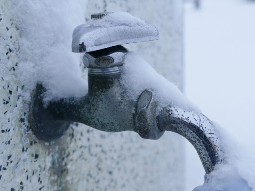水道管が凍結する条件やメカニズム