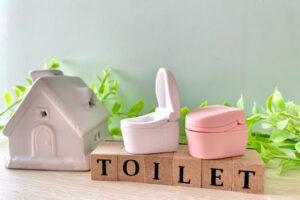 トイレの水が少しずつ流れるのを放置したら直るのか？