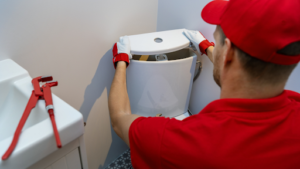 トイレタンクの修理が必要な場合とは？原因と対処法