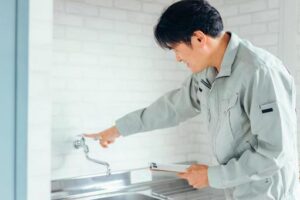 蛇口の取り付け工事はどこに依頼すべき？