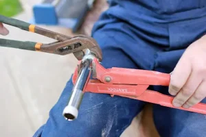 オーバーフロー管は自分で直せるの？