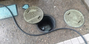 排水桝や浄化槽のメンテナンス不足による下水の逆流