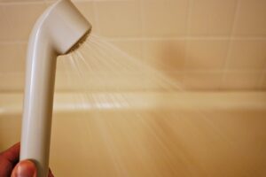 自分で修理する?水道業者に依頼する?判断するポイント