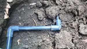地中の水道管から水漏れ生じる原因