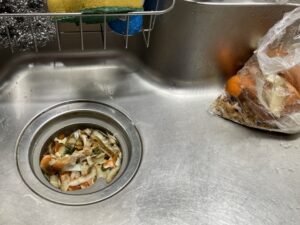 キッチンが下水臭い原因と対処方法