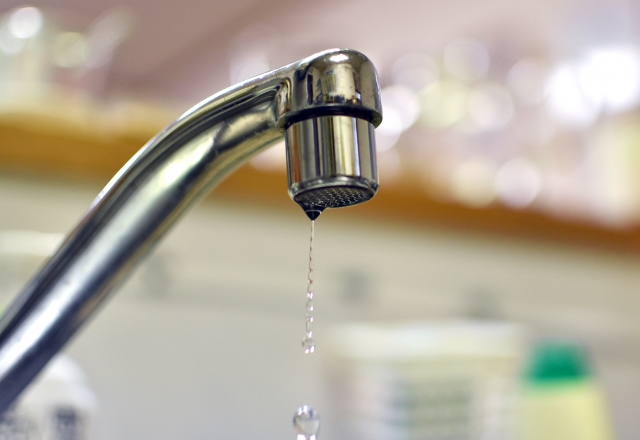 水がチョロチョロ漏れる・ハンドルが空回りする原因と対策