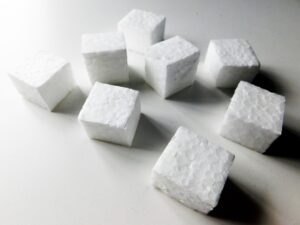 発泡スチロールが「膨張して見える」理由とは？