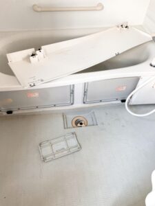 浴槽エプロンを外して掃除する方法（外せるタイプのみ）